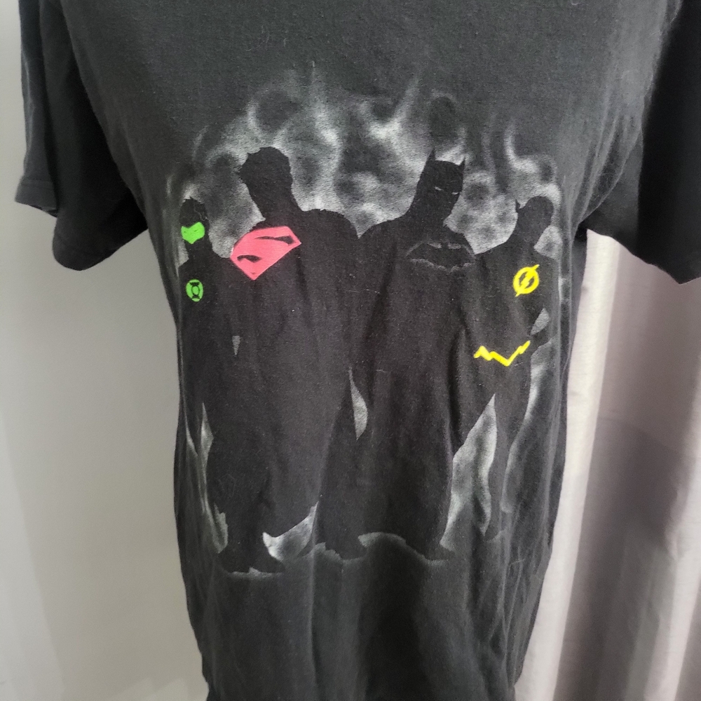 DC Comics Superhero Emblem T-Shirt - Picture 2 of 4